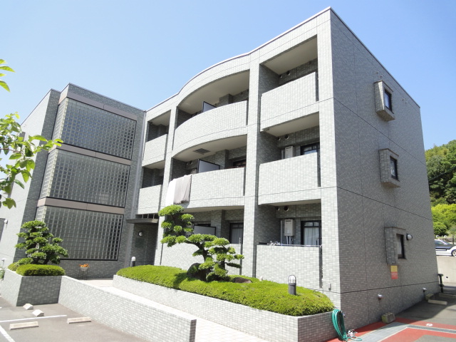 広島市安佐南区高取北のマンションの建物外観