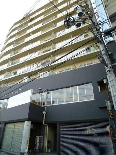 大阪市淀川区十三本町のマンションの建物外観