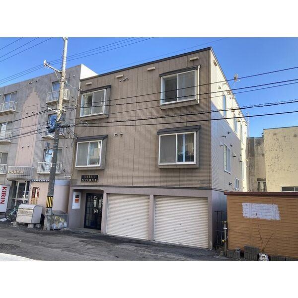 【札幌市中央区南八条西のアパートの建物外観】