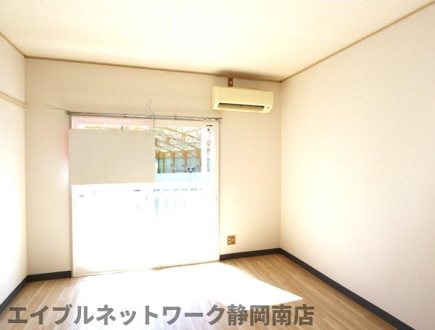 居室・リビング　明るい洋室です