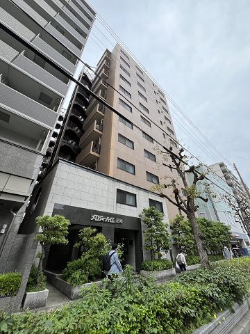 尼崎市長洲本通のマンションの建物外観