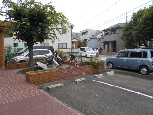 【名古屋市熱田区大宝のマンションの駐車場】