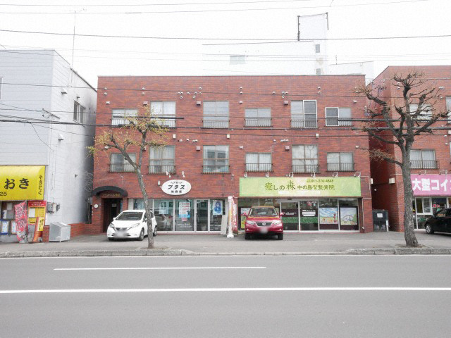 札幌市豊平区中の島二条のアパートの建物外観