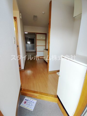 玄関　別部屋写真です。