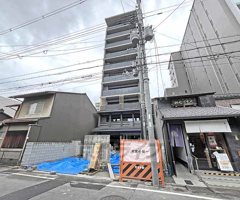 【京都市中京区橋東詰町のマンションのエントランス】