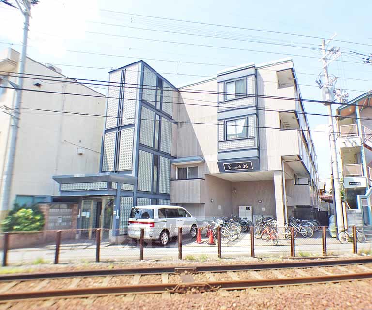 京都市左京区田中南西浦町のマンションの建物外観