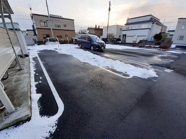 【カルム・ガーデン　壱番館の駐車場】