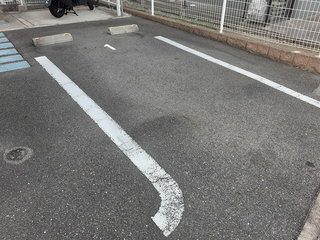 【アルバーダ　クワトロの駐車場】