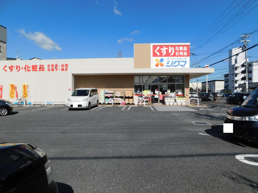 【八尾市高美町のマンションのドラックストア】