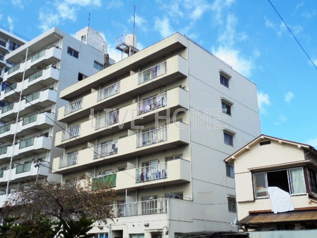 中野区本町のマンションの建物外観