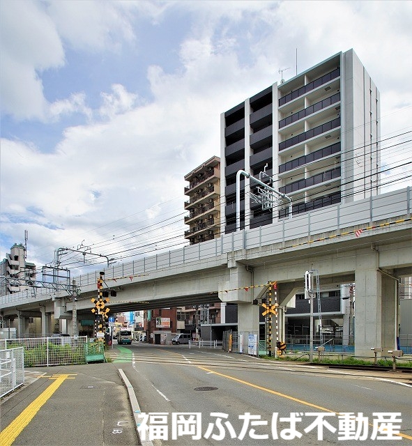 【グラナス下大利駅前の建物外観】