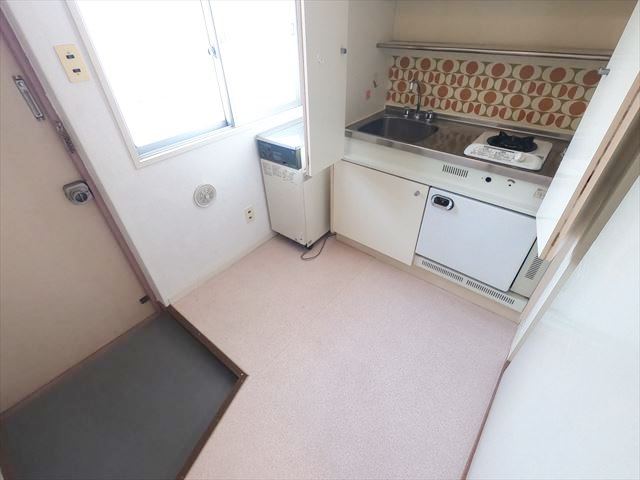 居室・リビング　収納、洗濯パンありでこのお家賃はうれしいですね