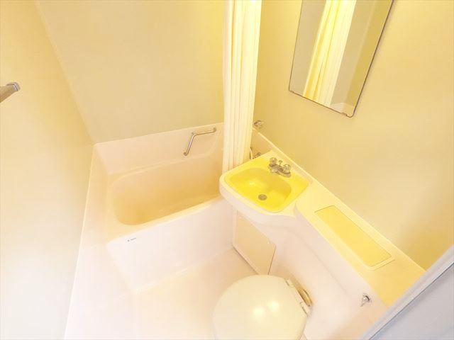 バス・シャワールーム　余裕のあるユニットバス。