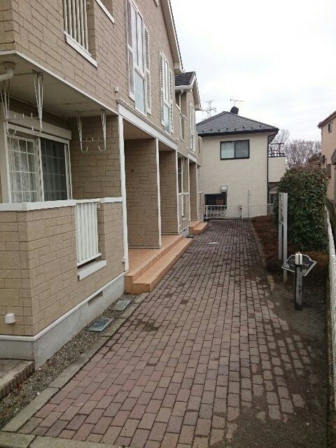 【八王子市宇津木町のアパートのエントランス】