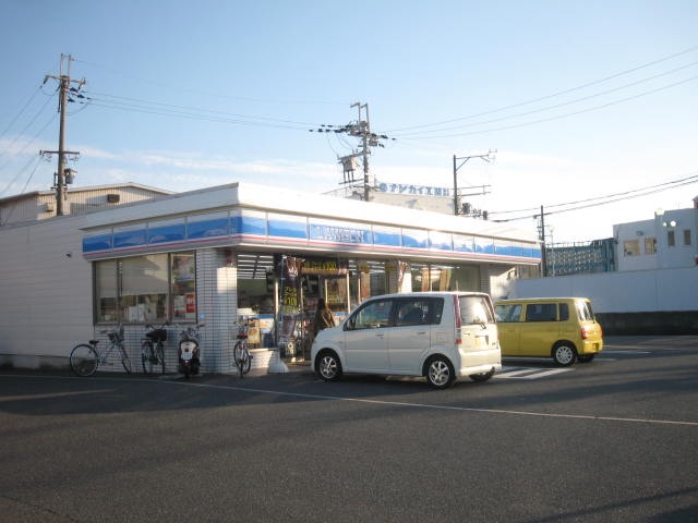 【佐野湊団地　１号棟のコンビニ】