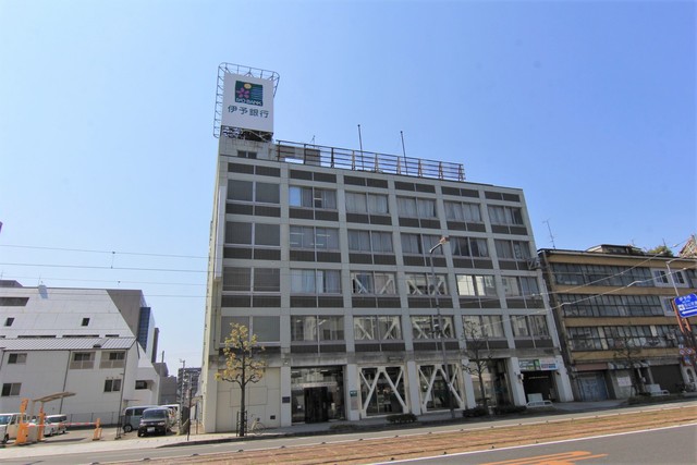 【松山市南江戸のマンションの銀行】