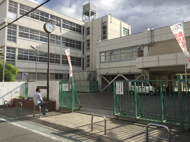 【千里山東一番館の中学校】