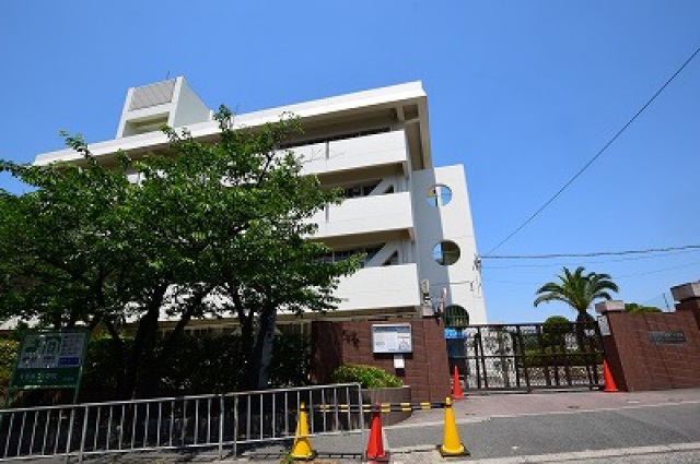 【千里山東一番館の小学校】