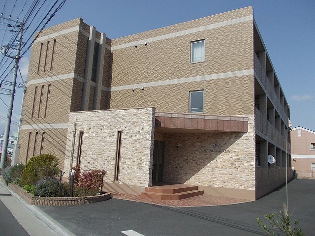 【小田原市飯田岡のマンションの建物外観】