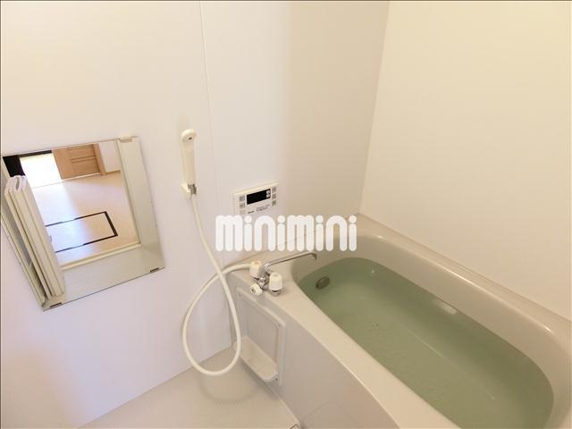 バス・シャワールーム　追焚き、浴室乾燥付きのお風呂。