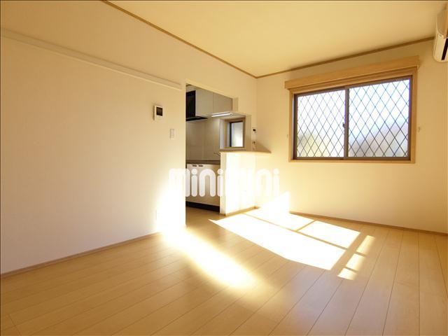 居室・リビング　角部屋です。窓が３ヶ所にあるお部屋です。