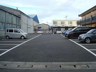 駐車場　駐車場は11台分ご用意しております。