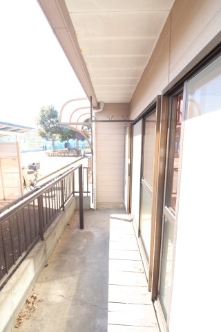 バルコニー　同物件　別号室の写真です