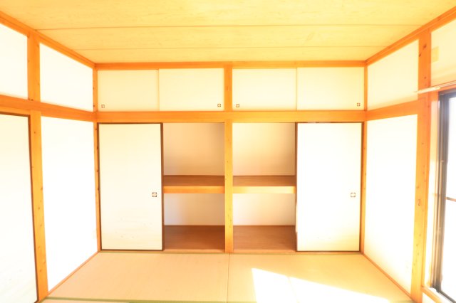 収納　同物件　別号室の写真です