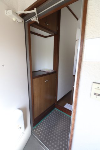 玄関　同物件　別号室の写真です
