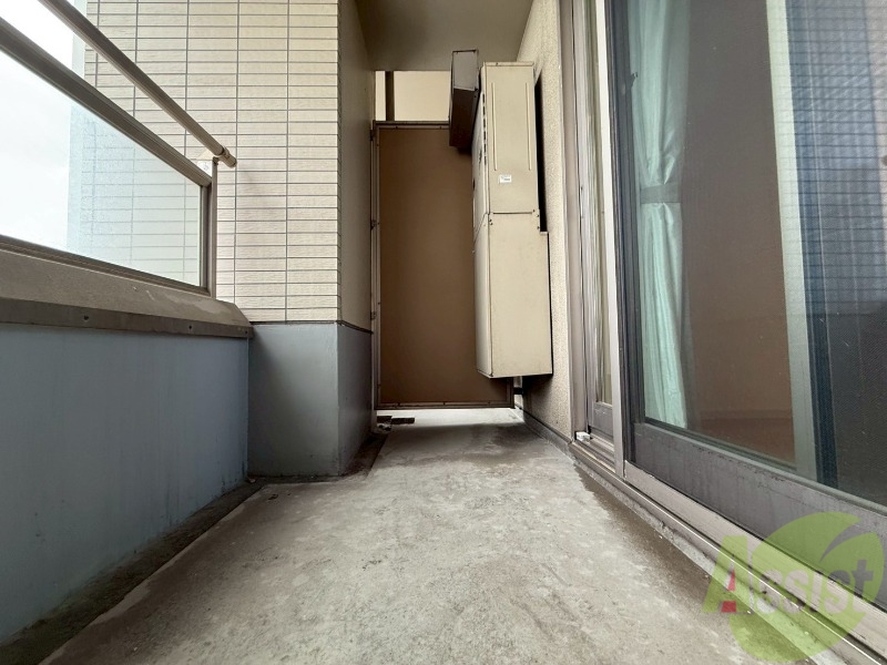 バルコニー　バルコニーです。洗濯物を干すもよし、一息つくもよしですね。