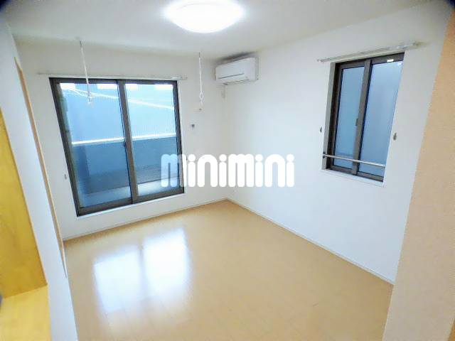 居室・リビング　明るいリビング