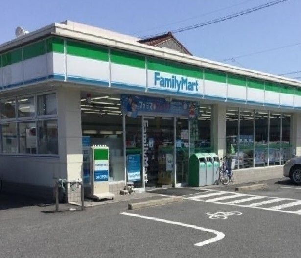 コンビニ　ファミリーマート（コンビニ）まで650m
