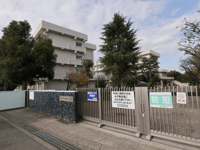 小学校　厚木市立愛甲小学校（小学校）まで789m