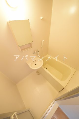 バス・シャワールーム　落ち着いた空間のお風呂です