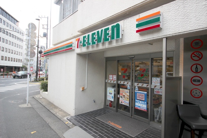 コンビニ　セブンイレブン（コンビニ）まで60m