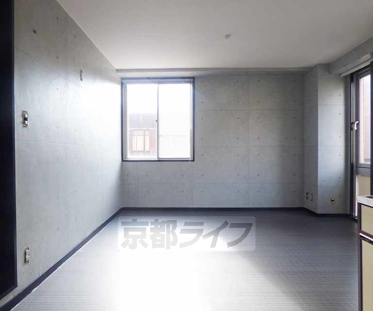 居室・リビング　広々としたお部屋です。