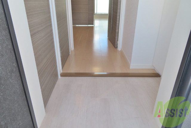 玄関　この広さなら窮屈しないで出入りできますね