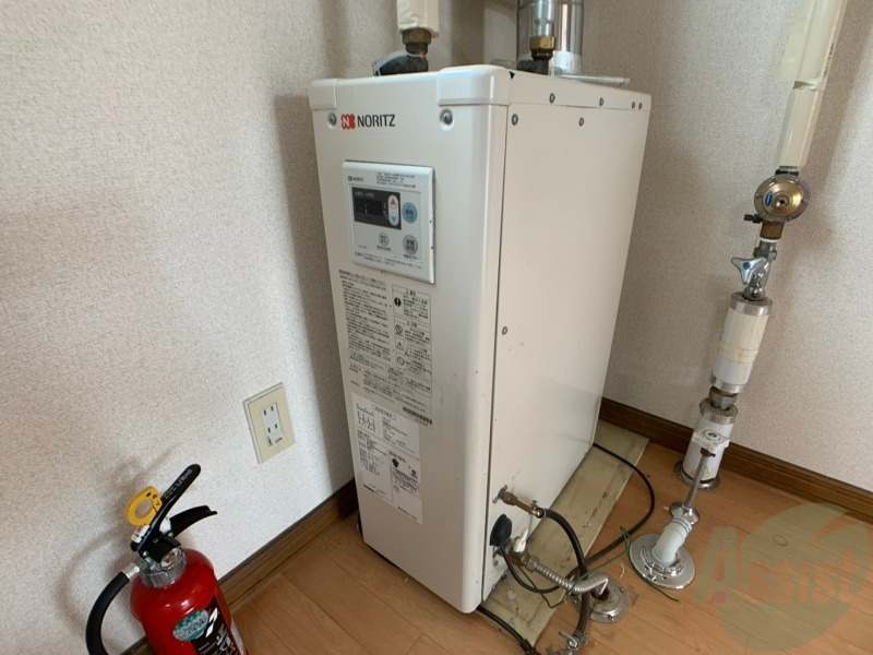その他設備　灯油給湯器です。操作しやすいパネルになってます。