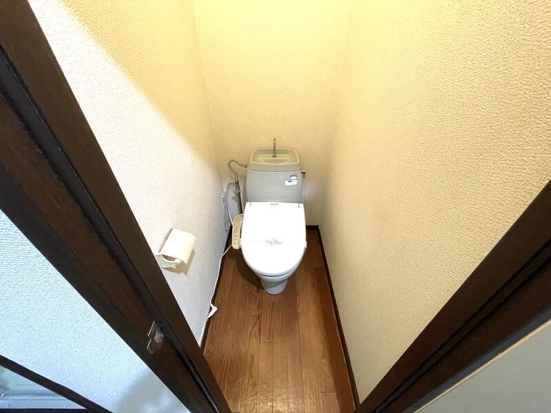 トイレ　※別号室の参考写真です