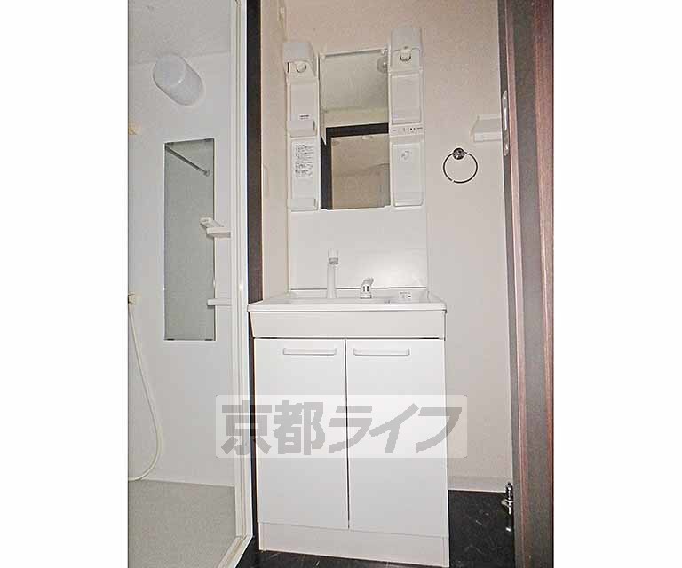 洗面設備　朝の準備がしやすいです。
