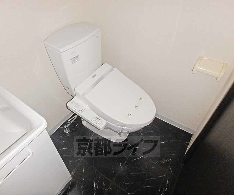 トイレ　清潔感のあるお手洗いです。