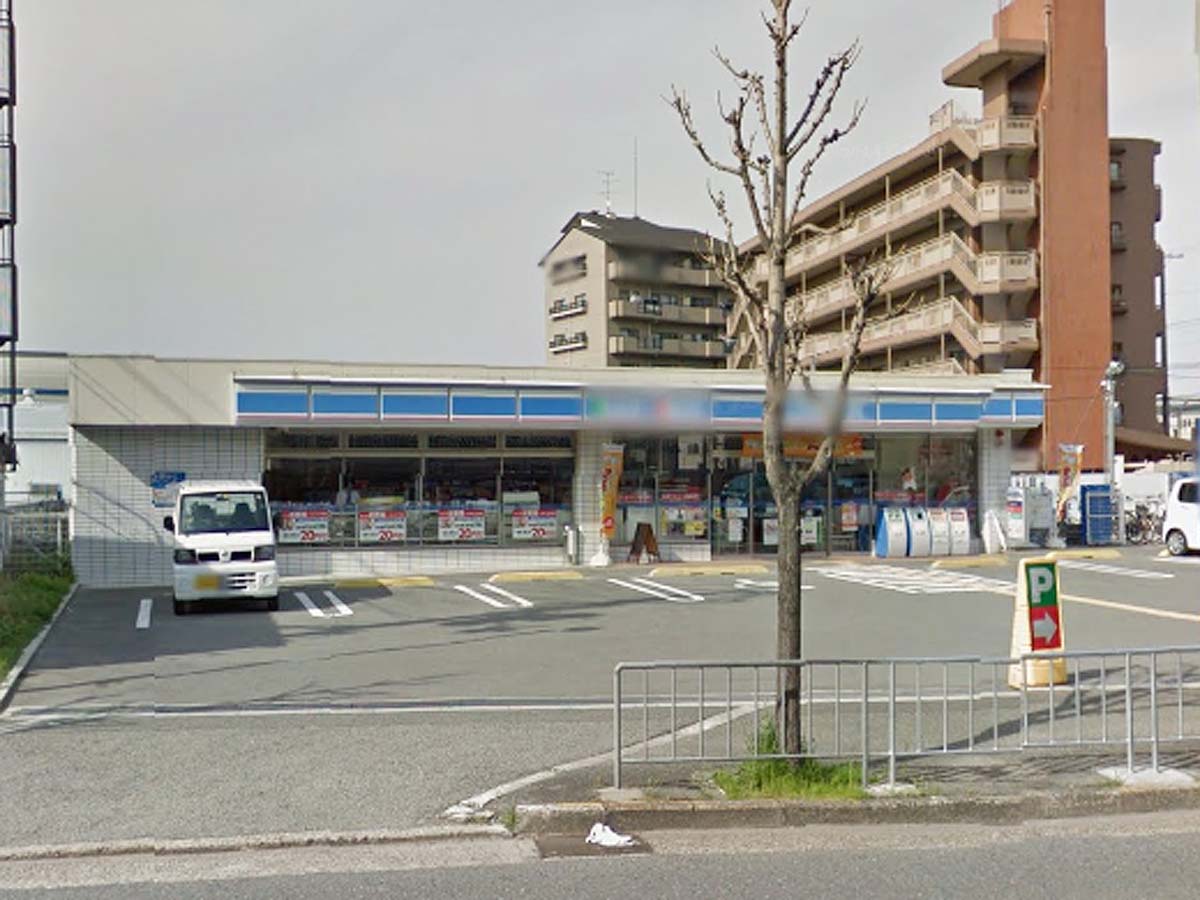 コンビニ　コンビニ（コンビニ）まで228m