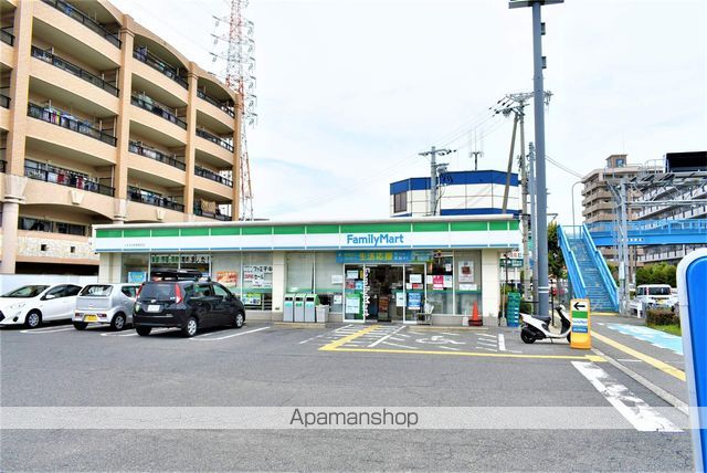コンビニ　ファミリーマート（コンビニ）まで297m