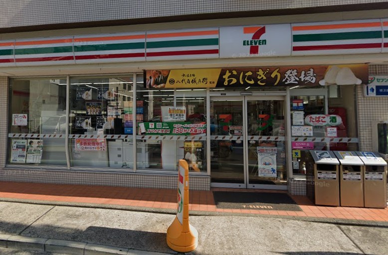 コンビニ　セブンイレブン（コンビニ）まで936m