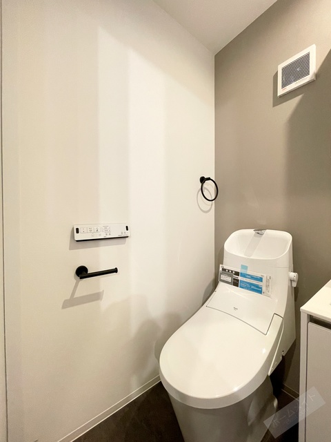 トイレ　温水洗浄便座付き♪