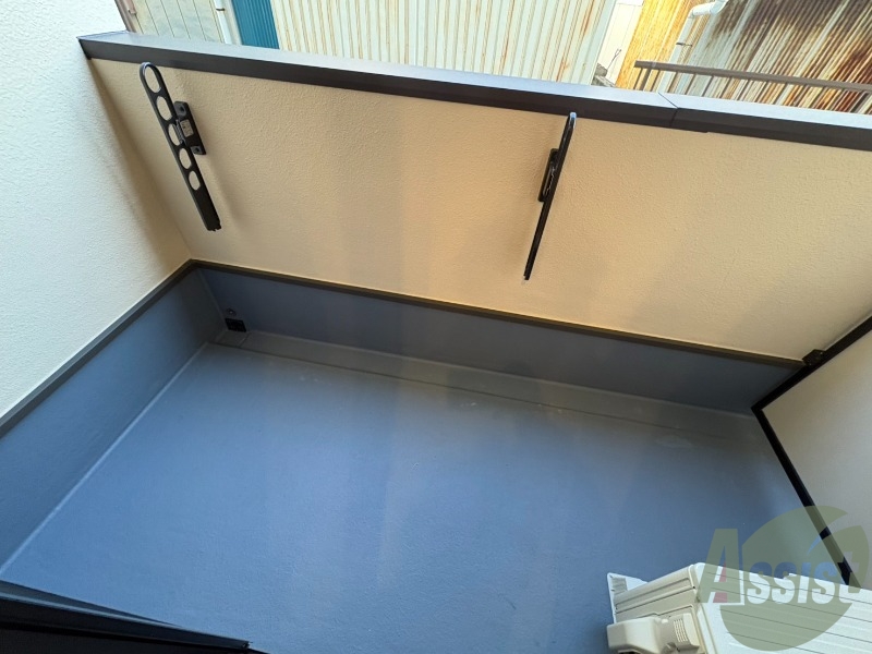 バルコニー　バルコニーは洗濯物がはかどりそうな広さがありますよ。