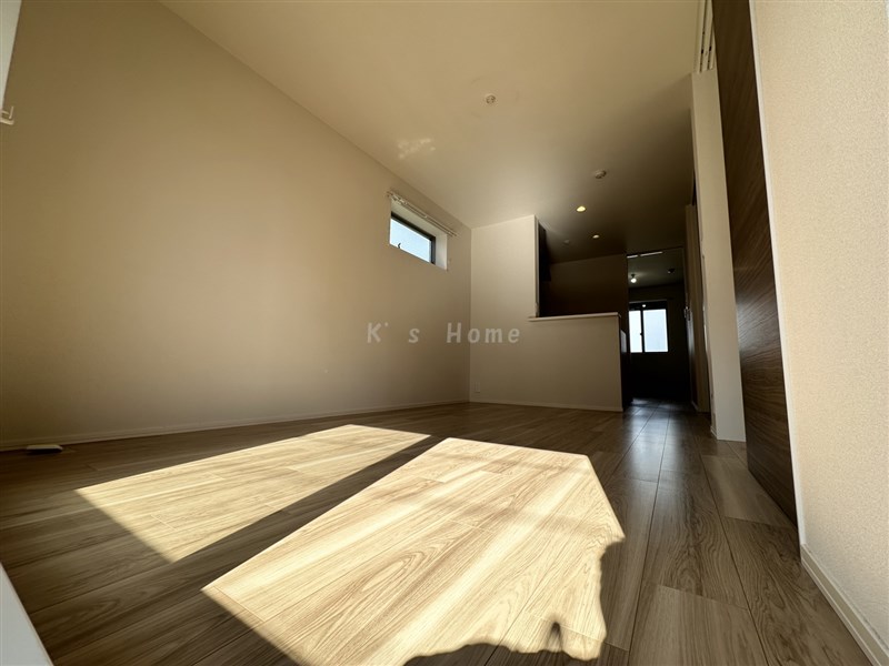 居室・リビング　【中学校】学文中学校まで885ｍ