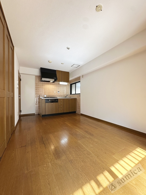 居室・リビング　家族の憩いの場所・日当たりの良いリビングです♪♪