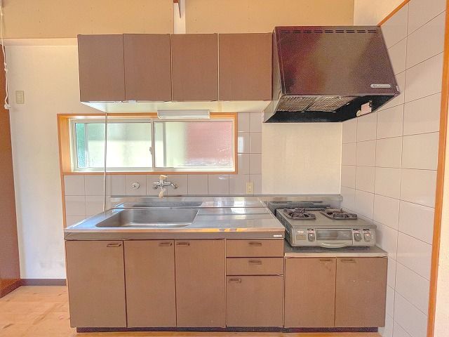 キッチン　コンパクトなキッチンで掃除もラクラク