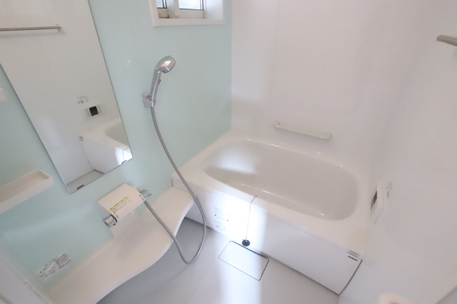 バス・シャワールーム　追焚、浴室乾燥機付きのバスルーム♪